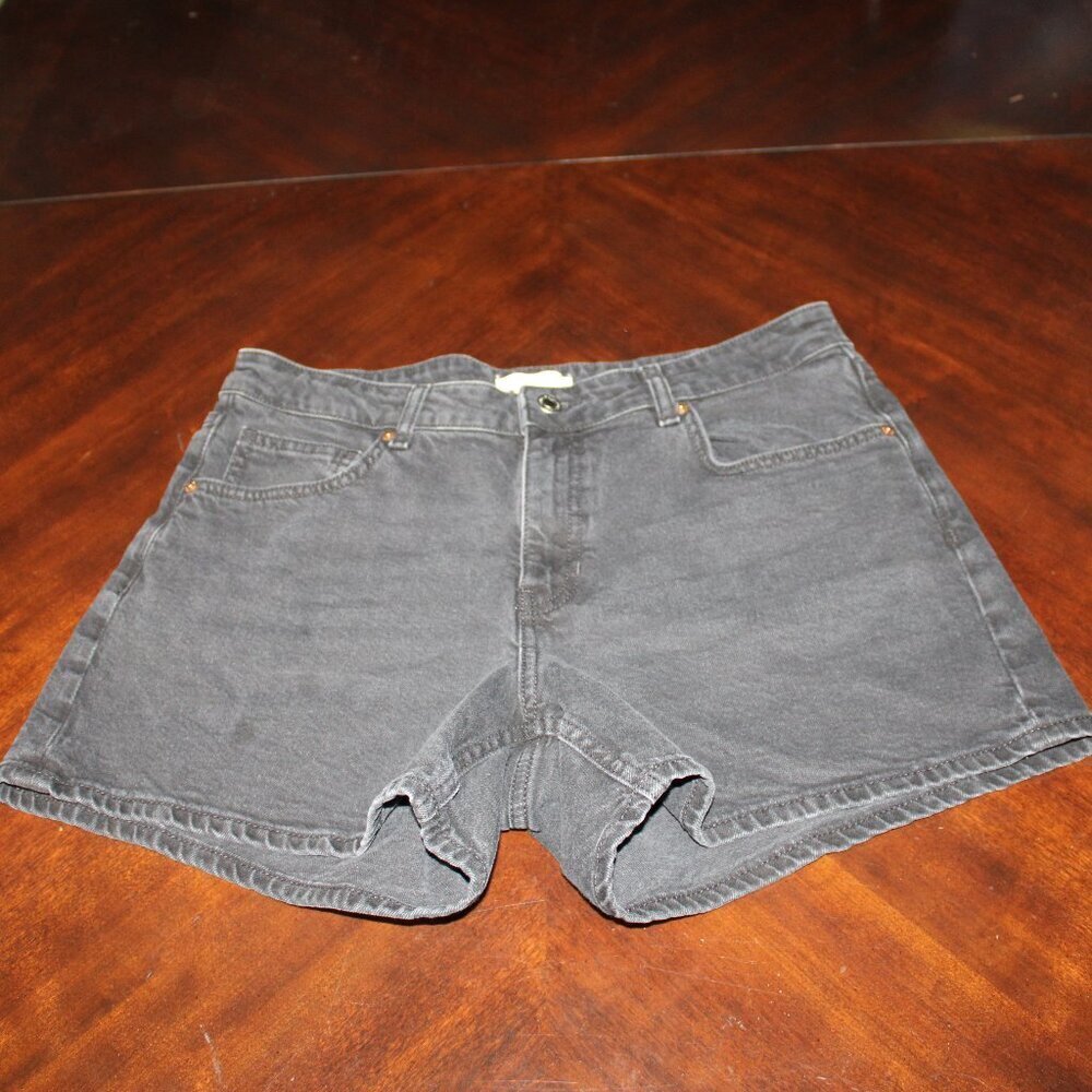 H&M Denim Shorts Dark Wash – Size 12